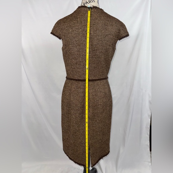 CAROLINA HERRERA: Old Elegance Brown Tweed Dress (v) - Picture 9 of 13